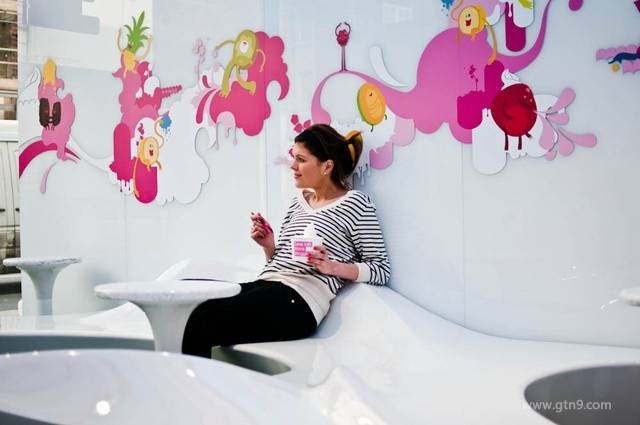 色彩绚丽的Snog纯冷冻酸奶零售店设计