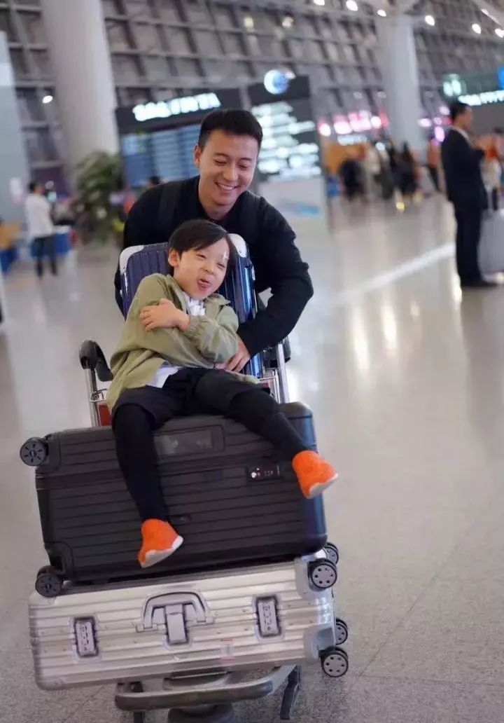 袋鼠爸爸品牌形象设计【221品牌空间设计(西安)原创】