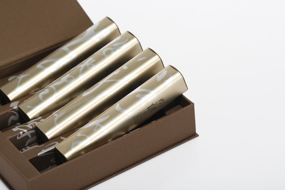 雨林古树茶紫电清霜玲珑茶猫布朗山1900产品包装策划