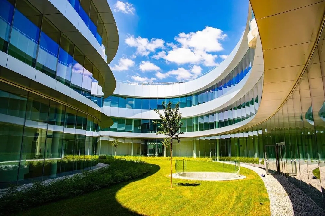 sda bocconi是意大利第一所被"欧洲质量发展认证体系(equis)"认证的