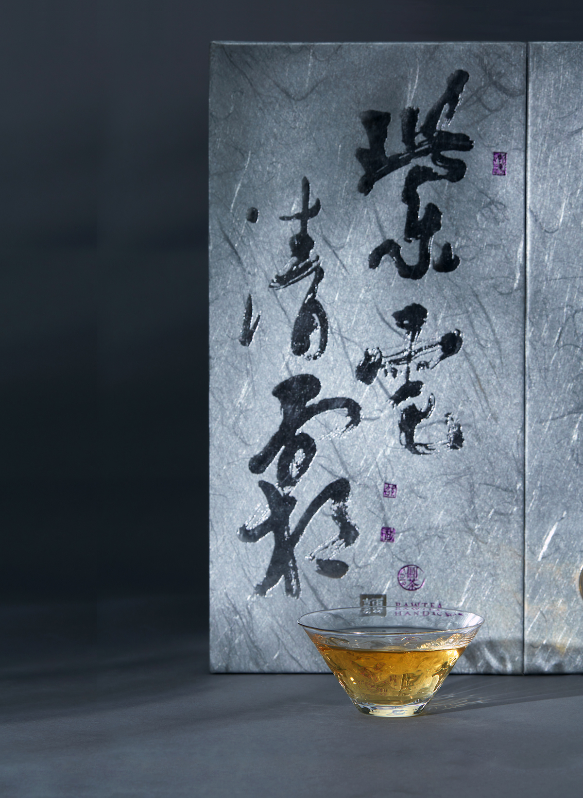 雨林古树茶紫电清霜玲珑茶猫布朗山1900产品包装策划