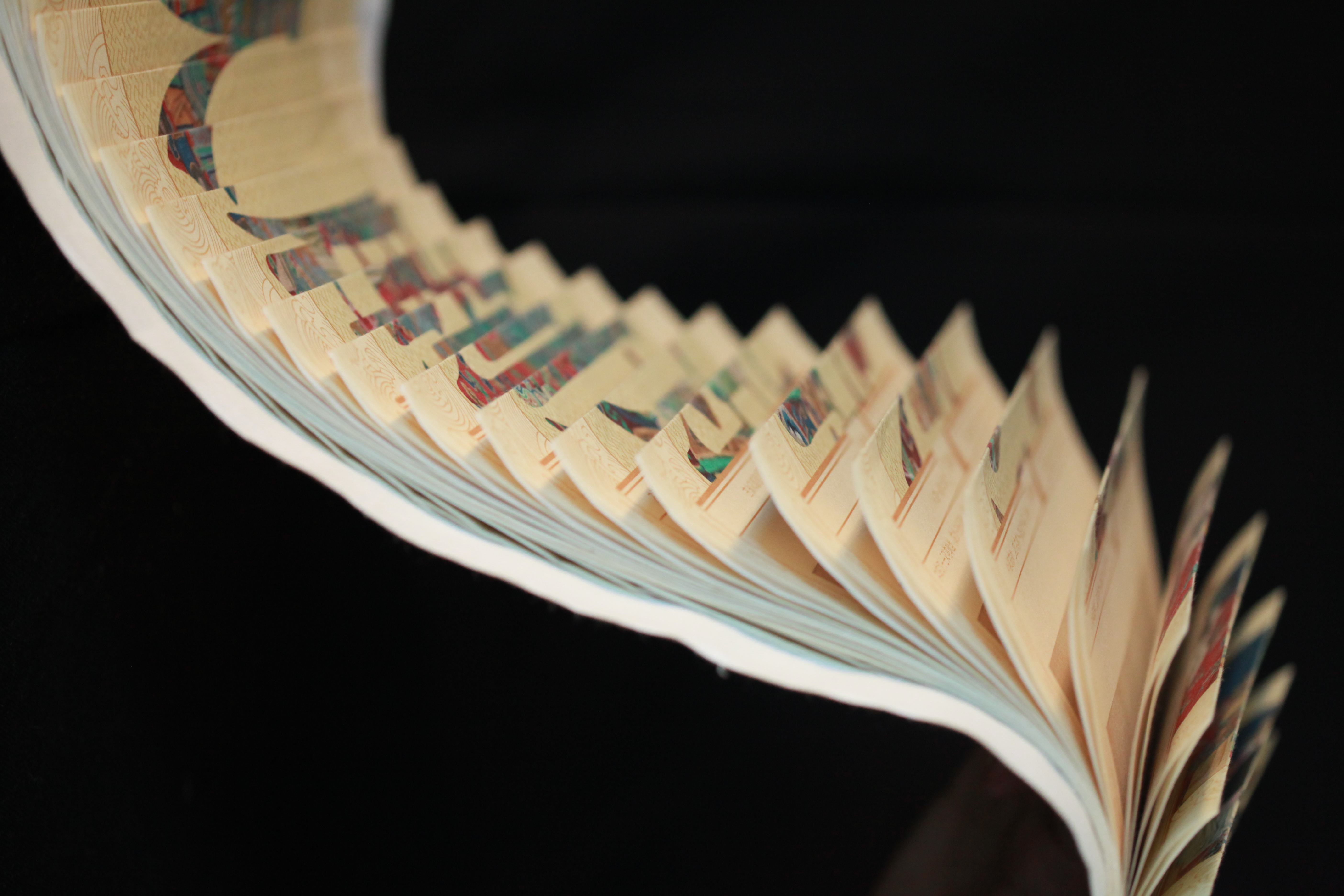 龙鳞的感觉书籍的反面图案局部细节龙鳞装是古代书籍从卷轴向册页过渡